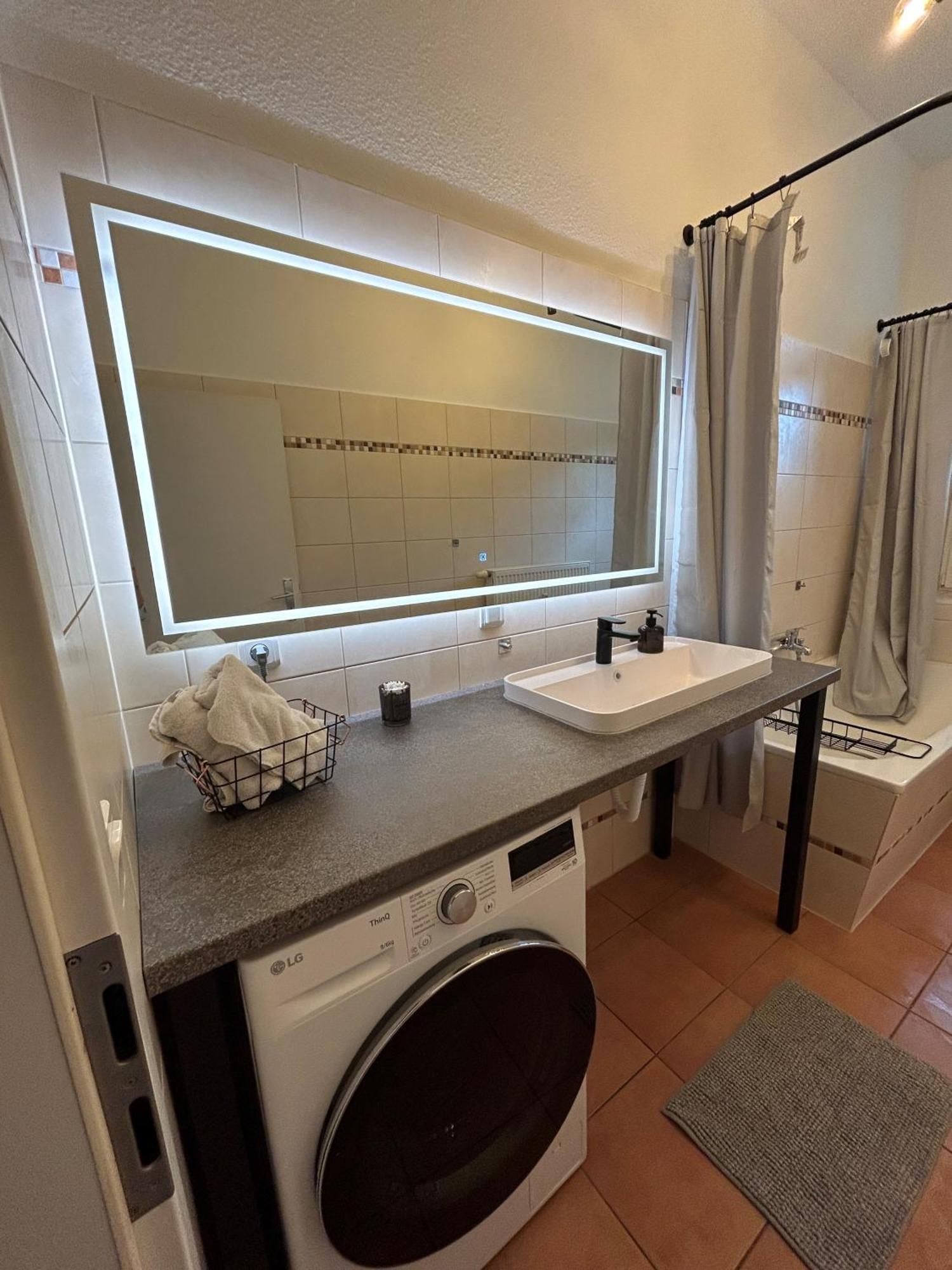 Mintara Komfort Apartment Mit Grill -Terrasse, Sky Und Parkplatz Magdeburg Kültér fotó